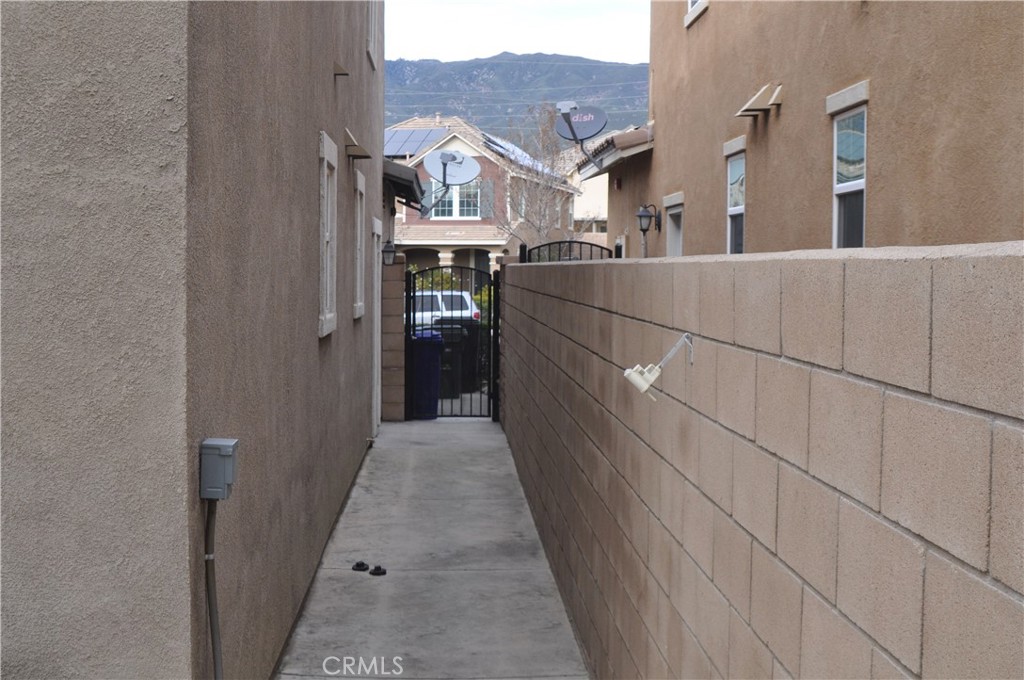 https://media.crmls.org/medias/93294ca6-bd30-4d42-bdca-4f86ff5e108e.jpg?preset=X-Large