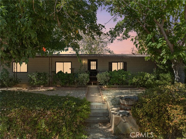 19976 Cornelian, Apple Valley CA: https://media.crmls.org/medias/932a6ec8-8115-4a64-b7ea-bb5bf55d6b3c.jpg