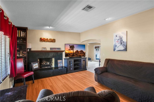 Detail Gallery Image 8 of 43 For 56990 Navajo Trl, Yucca Valley,  CA 92284 - 2 Beds | 2 Baths