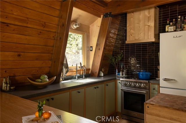 Detail Gallery Image 6 of 25 For 26486 Forest Ln, Twin Peaks,  CA 92391 - 2 Beds | 1/1 Baths
