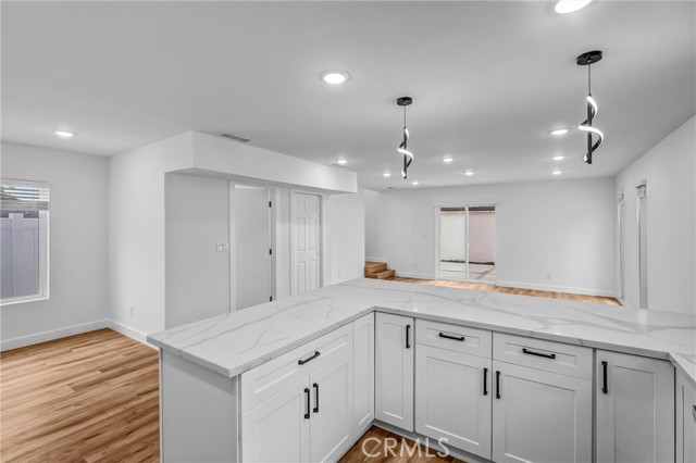 Detail Gallery Image 16 of 25 For 20302 Oxnard, Woodland Hills,  CA 91367 - 3 Beds | 2/1 Baths