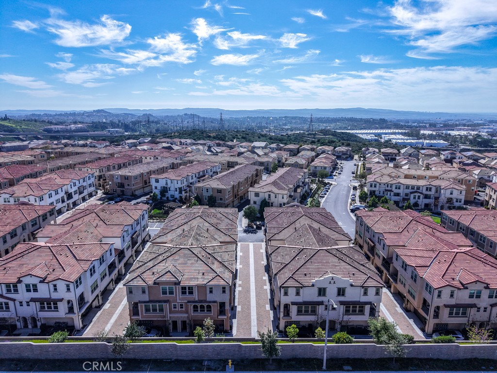 https://media.crmls.org/medias/932dfb80-9a8f-46a1-877f-81112a9f7397.jpg?preset=X-Large