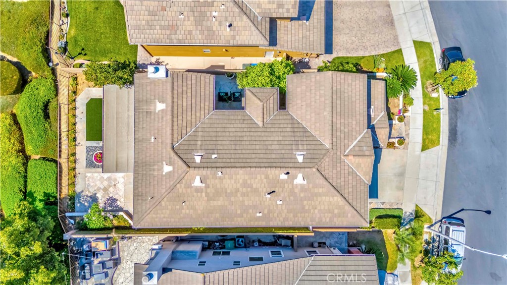 https://media.crmls.org/medias/932e9366-090e-4f16-88a3-48a404694a34.jpg?preset=X-Large