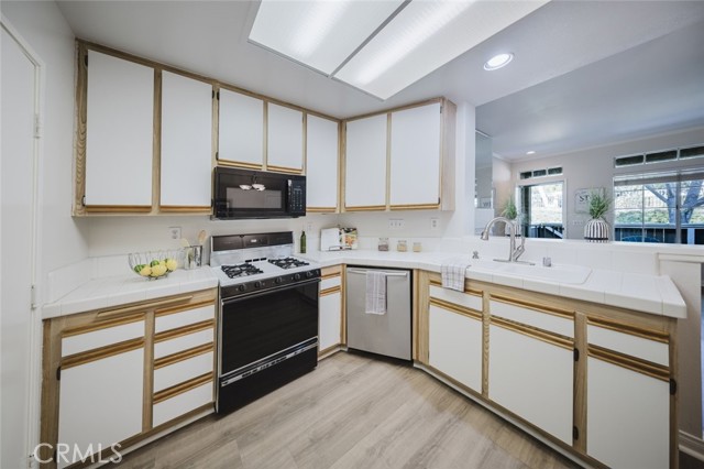 Detail Gallery Image 4 of 36 For 16411 Omally Court #2,  La Mirada,  CA 90638 - 1 Beds | 1 Baths