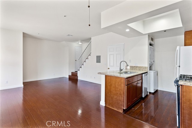 147 West Acacia, 122 photo 8