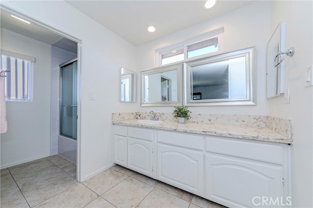 2401 El Portal Way, Oxnard CA: https://media.crmls.org/medias/932fca30-2aef-4b5a-a8a8-1ebcfdb975d3.jpg
