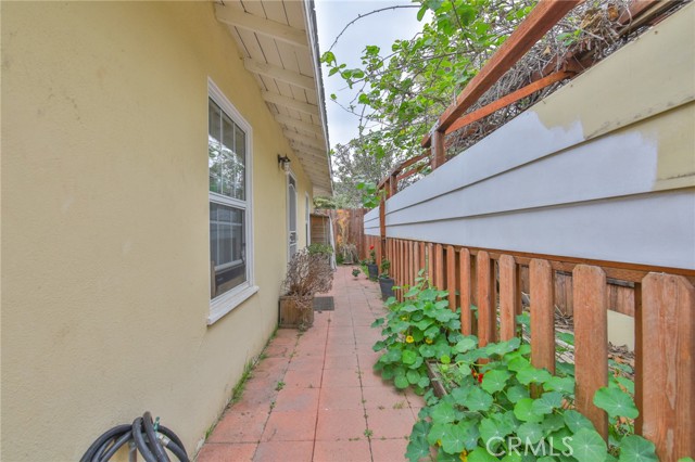 717 Ultimo Avenue, Long Beach CA: https://media.crmls.org/medias/9330297b-171b-42bd-b50c-f366af2d3276.jpg