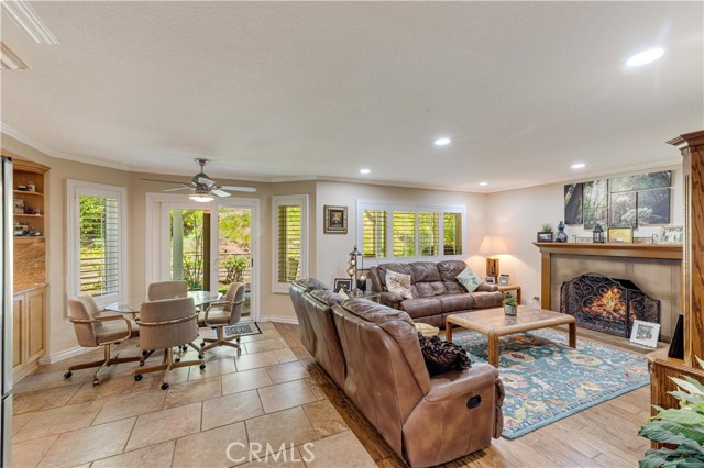685 Vista Coto Verde, Camarillo CA: https://media.crmls.org/medias/9331946c-4f39-4ed4-871e-ebe10abed02e.jpg