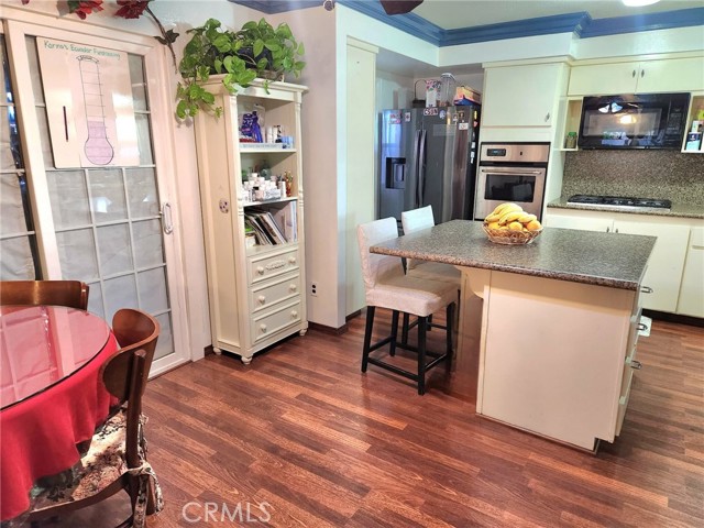 Detail Gallery Image 10 of 71 For 19755 Steinway St, Canyon Country,  CA 91351 - 3 Beds | 2 Baths