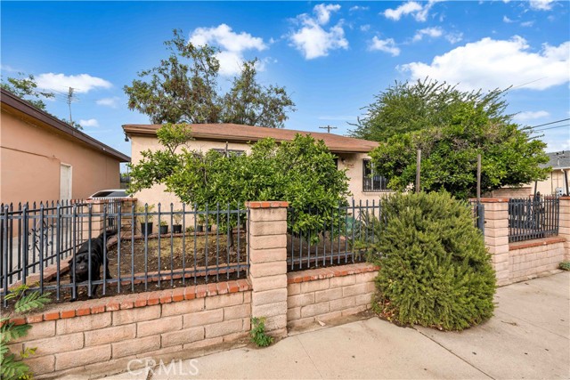 10004 San Fernando Road, Pacoima (los Angeles), California 91331, 6 Bedrooms Bedrooms, ,3 BathroomsBathrooms,Residential,For Sale,10004 San Fernando Road,CRSR23215257