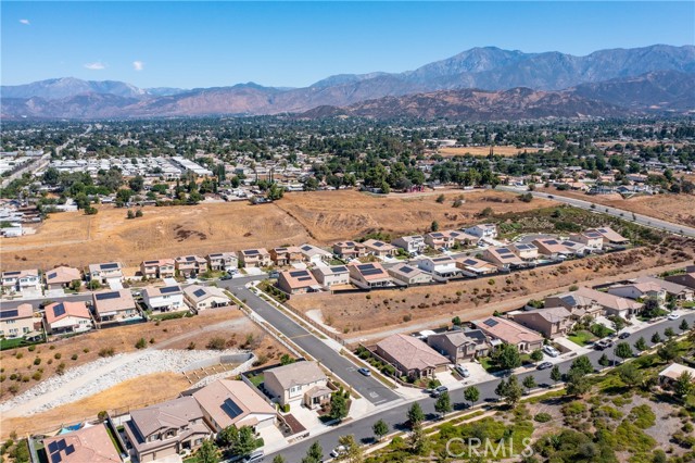 216 Colonial Drive, Calimesa CA: https://media.crmls.org/medias/93346726-4a15-4158-a378-1821a941f68f.jpg