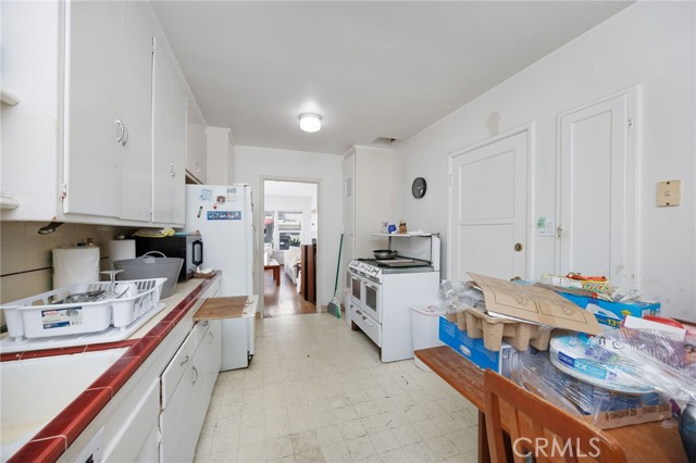 2 2nd Street, Hermosa Beach, California 90254, ,Multi-Family,For Sale,2nd Street,SB25041878