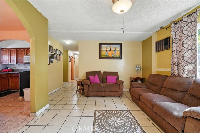 2718 E 7th Street, Los Angeles CA: https://media.crmls.org/medias/9334bc54-f245-4e99-b4d0-7938971a6f28.jpg