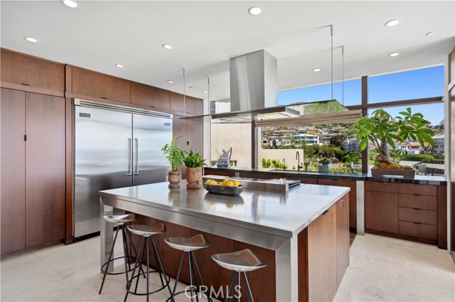 88 Emerald, Laguna Beach CA: https://media.crmls.org/medias/9334d353-3f84-40ad-bb2e-20a6c5674364.jpg