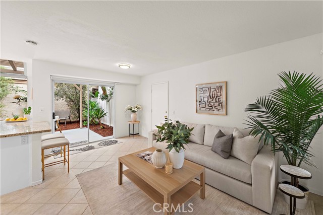 14 Songbird Lane, Aliso Viejo CA: https://media.crmls.org/medias/93369189-0f36-4879-8039-fcb0b7cf41eb.jpg