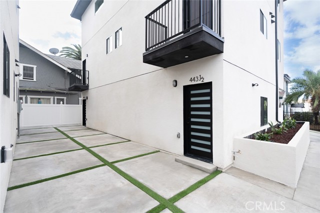 Detail Gallery Image 11 of 42 For 443 N Harvard Bld, Los Angeles,  CA 90004 - 3 Beds | 3 Baths