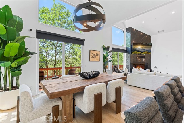 1019 Pintail Circle, Lake Arrowhead CA: https://media.crmls.org/medias/93372141-0562-46e2-9700-0324243c5ad2.jpg