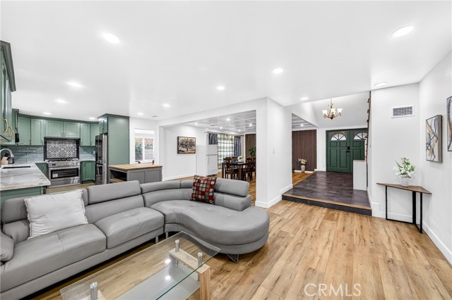 Detail Gallery Image 4 of 50 For 18153 Galatina, Rowland Heights,  CA 91748 - 6 Beds | 5 Baths