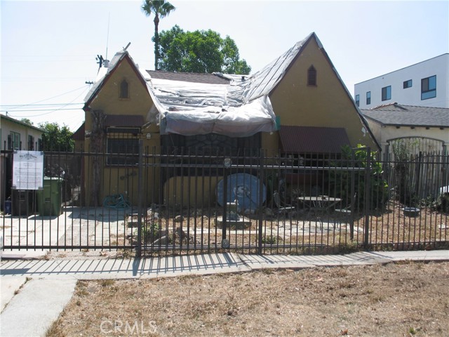 1728 Carmona Avenue, Los Angeles CA: https://media.crmls.org/medias/933892f8-8a0c-4140-b176-c6da6714f45e.jpg