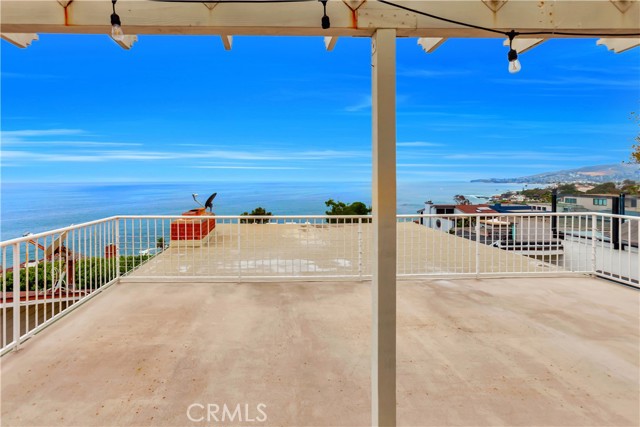 176 Sunset Terrace, Laguna Beach CA: https://media.crmls.org/medias/93389775-987b-4d98-aef5-f27e162fd0d3.jpg