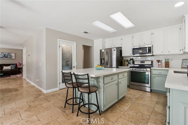 Detail Gallery Image 8 of 25 For 1457 Evergreen Ave, Beaumont,  CA 92223 - 4 Beds | 3 Baths