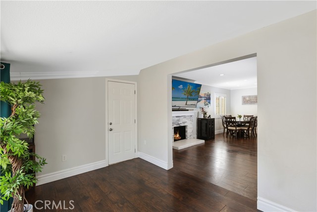 2279 W Falmouth Avenue, Anaheim CA: https://media.crmls.org/medias/933a809f-04f6-44f2-9041-36bebc6277e0.jpg