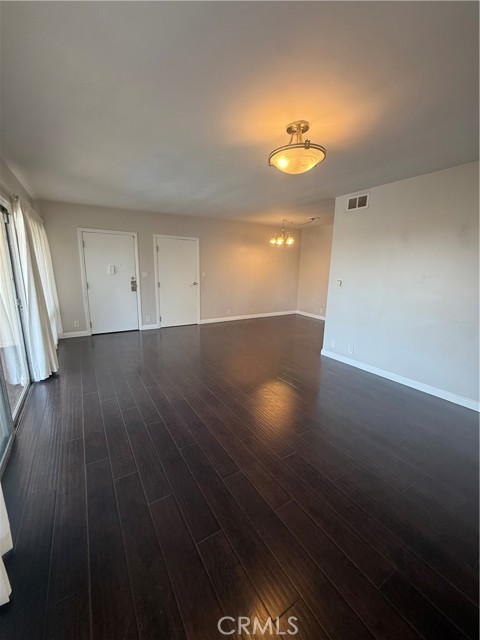 Detail Gallery Image 2 of 14 For 3829 Don Tomaso Dr #4,  Los Angeles,  CA 90008 - 2 Beds | 2 Baths
