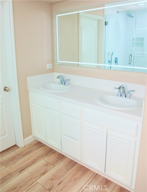 Detail Gallery Image 15 of 49 For 20030 Livorno Way, Porter Ranch,  CA 91326 - 4 Beds | 3 Baths