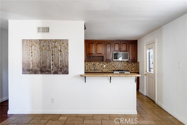 Detail Gallery Image 10 of 22 For 7044 White Oak, Van Nuys,  CA 91406 - 3 Beds | 2 Baths