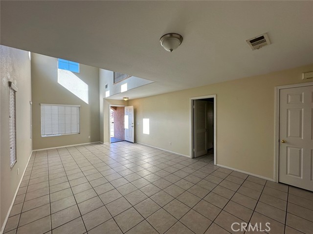 Detail Gallery Image 4 of 31 For 15300 Adobe Way, Moreno Valley,  CA 92555 - 5 Beds | 2/1 Baths