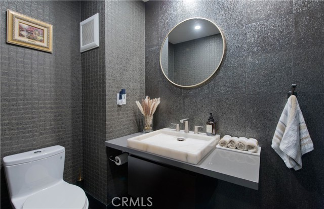 Detail Gallery Image 12 of 27 For 5315 White Oak #K,  Encino,  CA 91316 - 3 Beds | 2/1 Baths