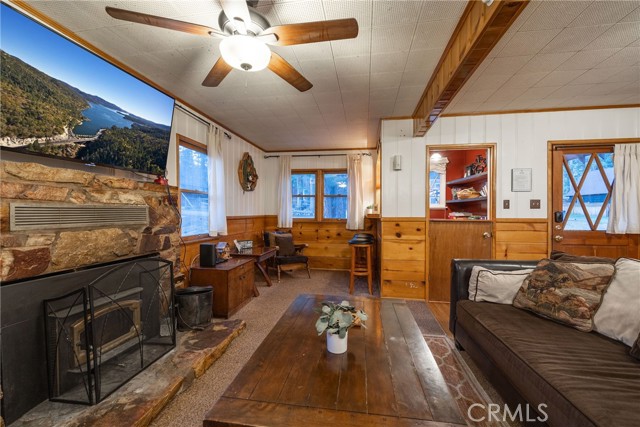 Detail Gallery Image 8 of 34 For 211 W Sherwood Bld, Big Bear City,  CA 92314 - 3 Beds | 2 Baths