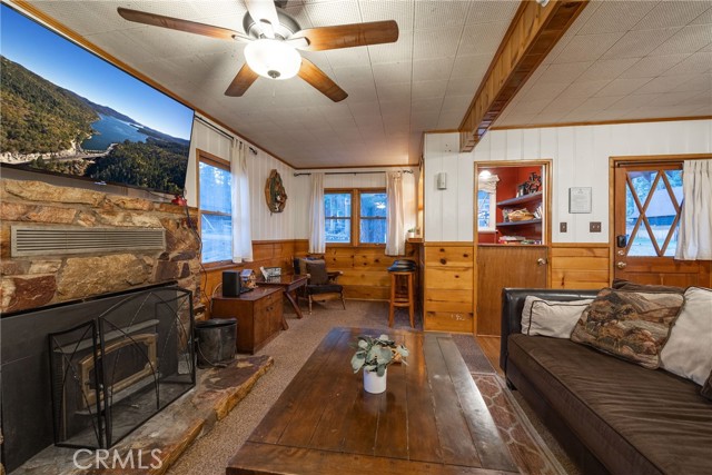 Detail Gallery Image 8 of 34 For 211 W Sherwood Bld, Big Bear City,  CA 92314 - 3 Beds | 2 Baths