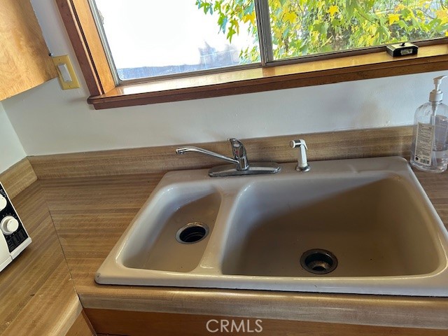 22348 Glenwood, Crestline CA: https://media.crmls.org/medias/933db626-d229-4863-ade9-1e4b71638957.jpg