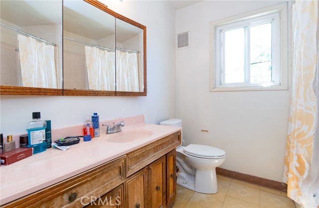 Detail Gallery Image 8 of 20 For 13426 Mercer St, Pacoima,  CA 91331 - 3 Beds | 1 Baths