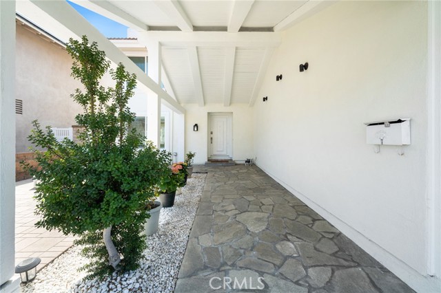 Detail Gallery Image 3 of 34 For 10900 San Leon Ave, Fountain Valley,  CA 92708 - 4 Beds | 2/1 Baths