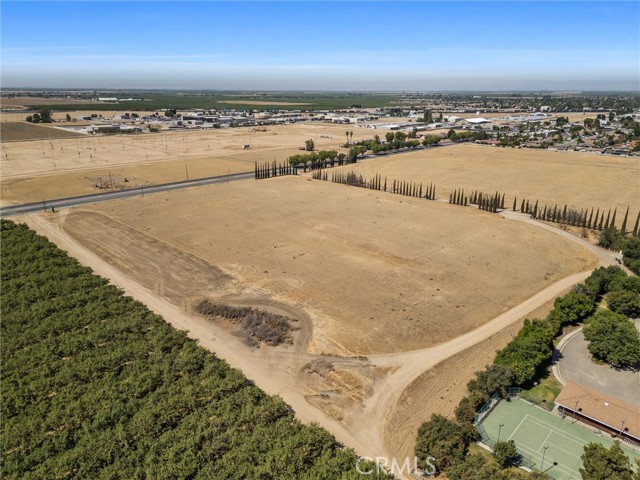 1320 E Lerdo, Shafter CA: https://media.crmls.org/medias/93401661-9500-408e-bf2a-213a343fc562.jpg