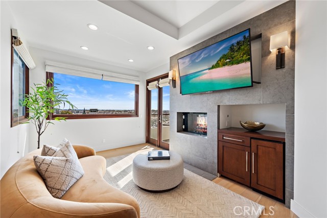2907 Cliff Drive, Newport Beach CA: https://media.crmls.org/medias/934040a2-da5c-437f-970f-656555d665d0.jpg