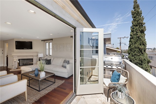 429 21st Place, Manhattan Beach, California 90266, 3 Bedrooms Bedrooms, ,3 BathroomsBathrooms,Residential,Sold,21st,SB22099322