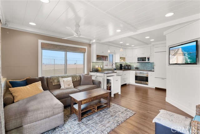 711 Pacific Coast, Huntington Beach CA: https://media.crmls.org/medias/9340d9b0-ae43-47d4-bb38-9804eade6052.jpg