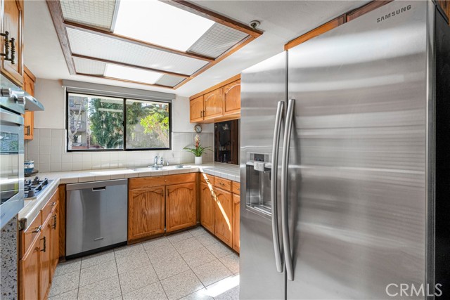 Detail Gallery Image 11 of 26 For 303 W Loraine #2,  Glendale,  CA 91202 - 3 Beds | 2/1 Baths