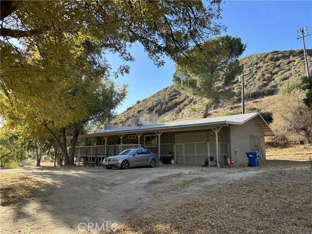 42930 Lake Hughes Road, Lake Hughes CA: https://media.crmls.org/medias/9341952a-e06f-4ced-9a62-0ee2a3c03ba5.jpg