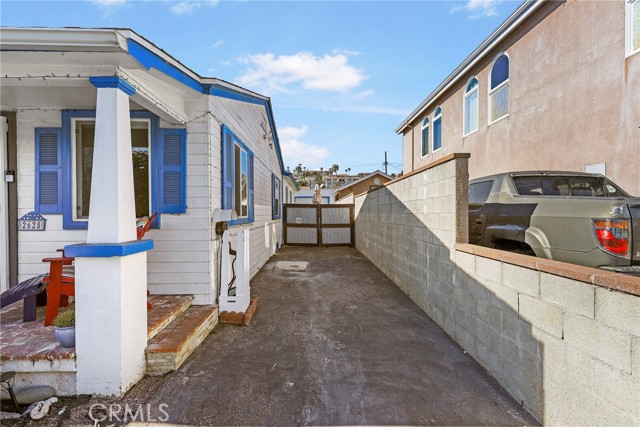 Detail Gallery Image 2 of 33 For 2625 S Denison Ave, San Pedro,  CA 90731 - 2 Beds | 2 Baths