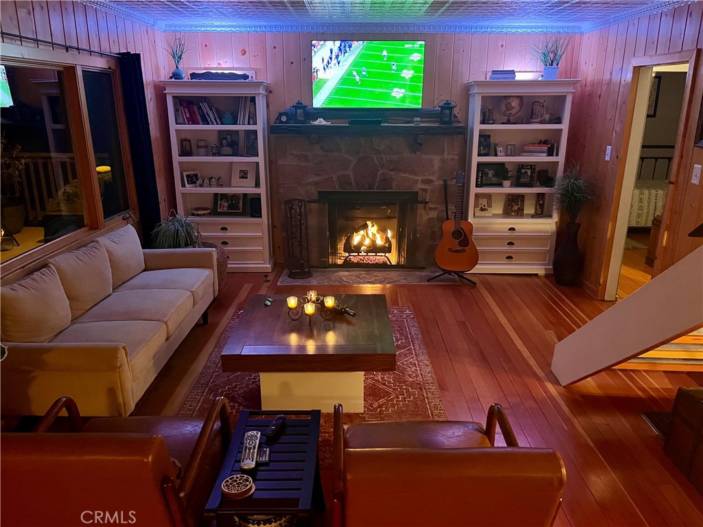 https://media.crmls.org/medias/93431bf2-1466-4194-a212-ff7be33bde34.jpg?preset=X-Large
