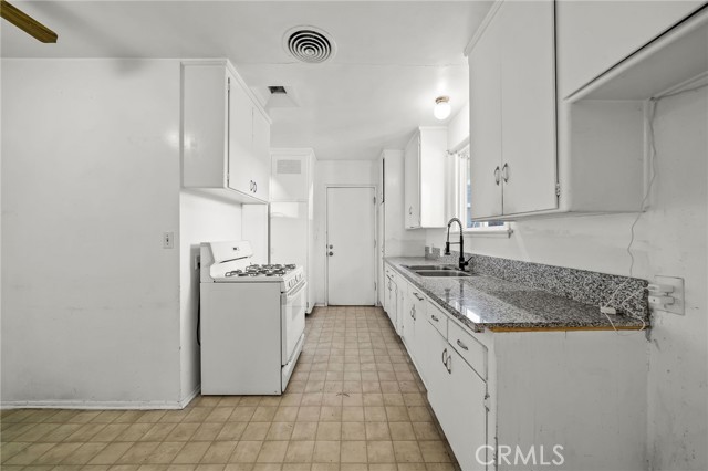 Detail Gallery Image 12 of 32 For 20644 Sherman Way, Winnetka,  CA 91306 - 3 Beds | 2 Baths