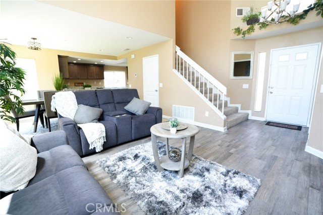 Detail Gallery Image 3 of 18 For 13643 Cabrillo Court, Fontana,  CA 92336 - 4 Beds | 2/1 Baths