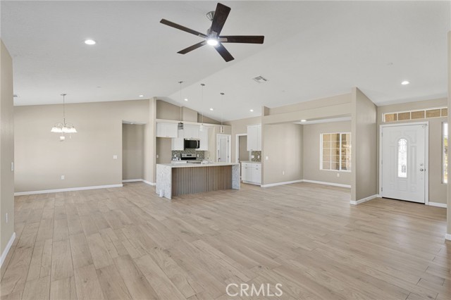 Detail Gallery Image 6 of 34 For 17837 Sultana St, Hesperia,  CA 92345 - 4 Beds | 2/1 Baths