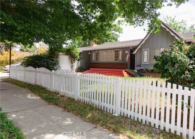 Detail Gallery Image 2 of 10 For 8554 Owensmouth Ave, Canoga Park,  CA 91304 - 3 Beds | 2 Baths