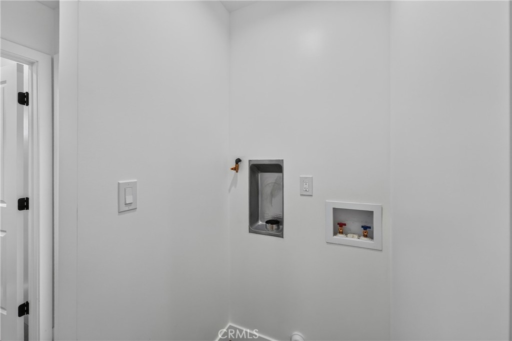 https://media.crmls.org/medias/9344c70c-3aa4-4ddc-bc94-9a14ac656126.jpg?preset=X-Large