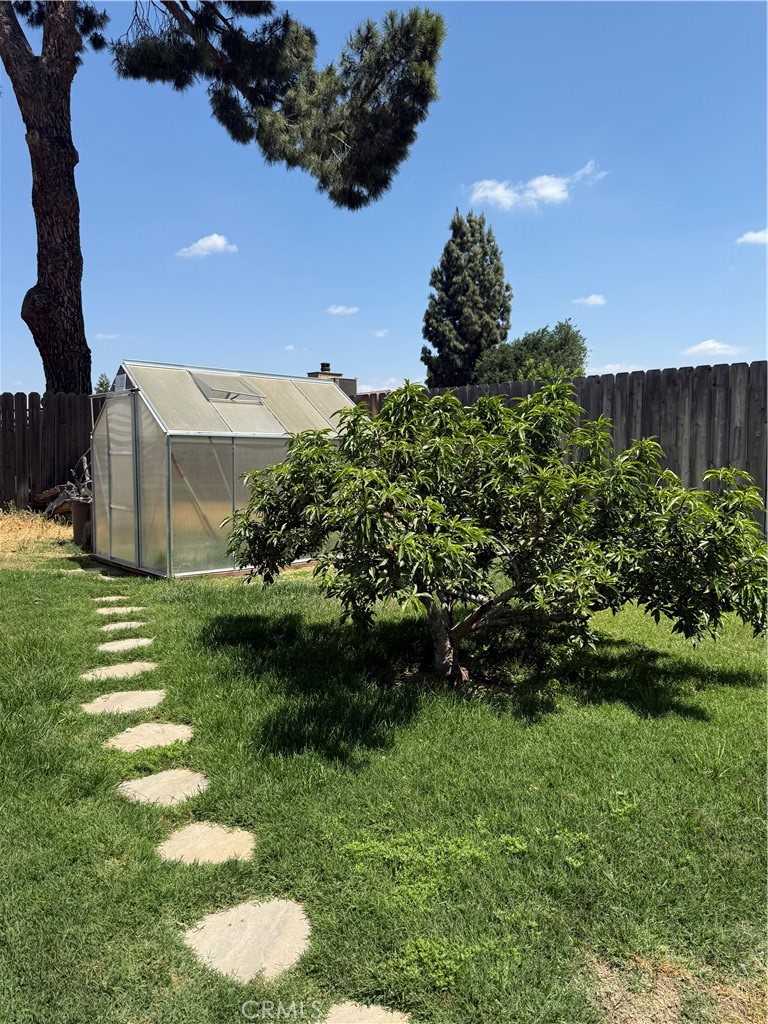 https://media.crmls.org/medias/934506a0-a81c-4f94-b236-f64666fd38bc.jpg?preset=X-Large